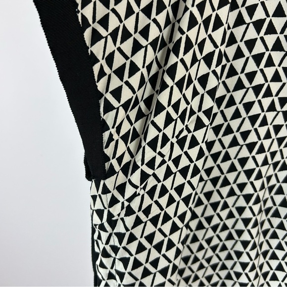 Melissa McCarthy Black and White V-Neck Tunic Blouse Size 1X - Picture 4 of 9